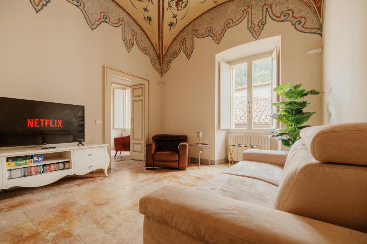 Sotto Gli Affreschi Del 1800 Con Colazione Inclusa Assisi Luaran gambar