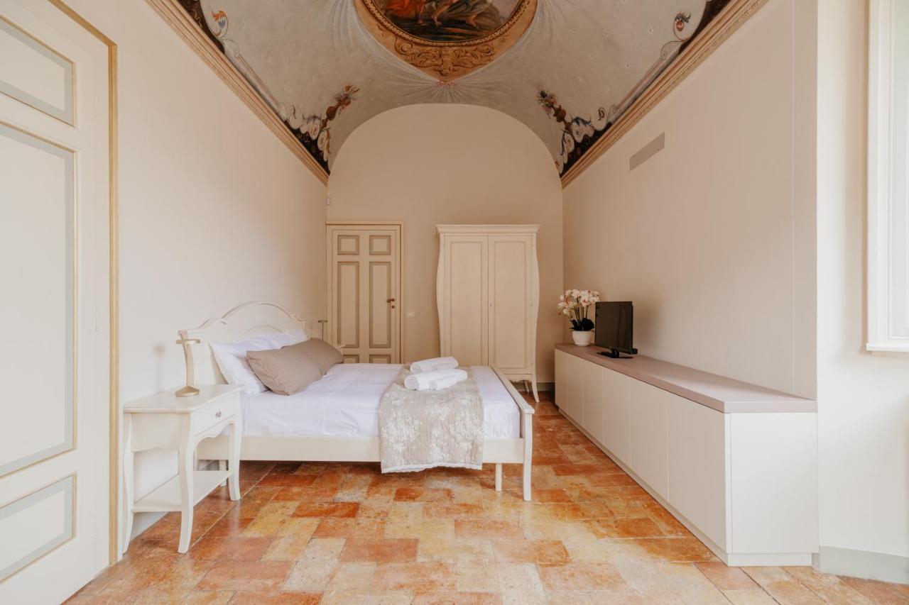 Sotto Gli Affreschi Del 1800 Con Colazione Inclusa Assisi Luaran gambar