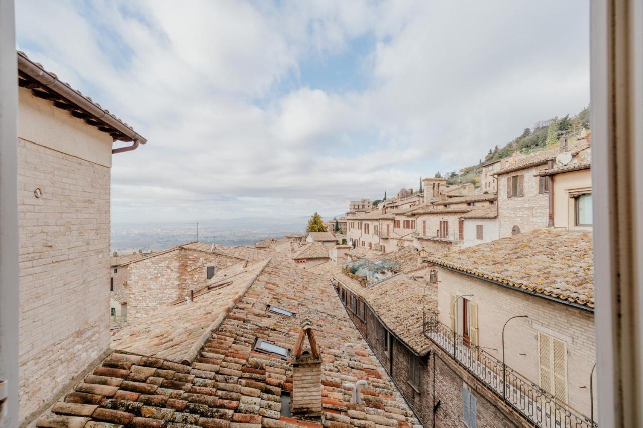 Sotto Gli Affreschi Del 1800 Con Colazione Inclusa Assisi Luaran gambar